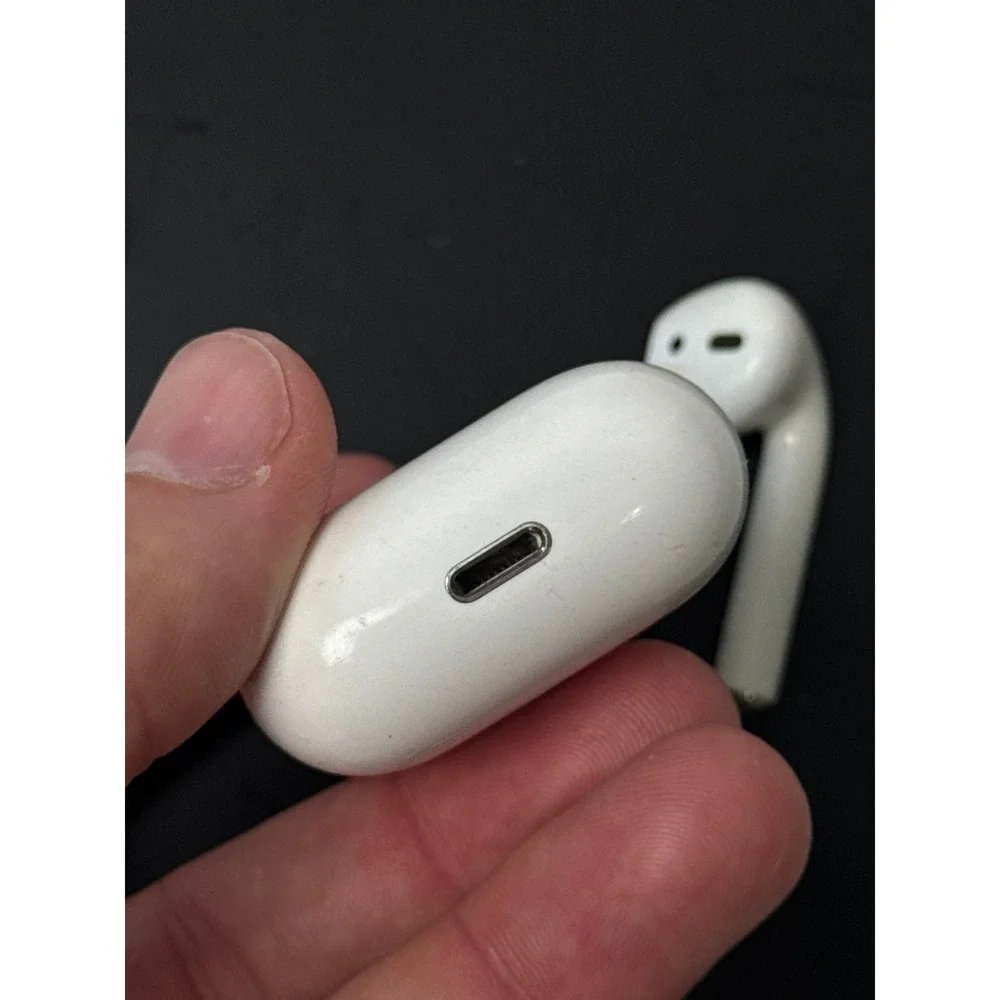 Apple AirPods 1st Gen Wireless Headphones with Charging Case White FOR PARTS